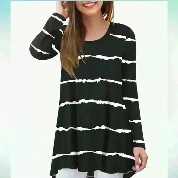 POPYOUNG NWT top to wear with jeans or leggings. Size Large. - Picture 1 of 3